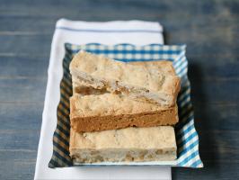 Maple-Walnut Shortbread Bars