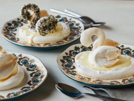Meringue Swan Lakes