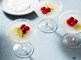 Christmas Cocktails + Drinks